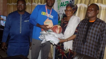 PROMOTION DU SPORT A KANDI : Zinatou Osséini dote les clubs de pétanque et de basket-ball d&rsquo;équipements