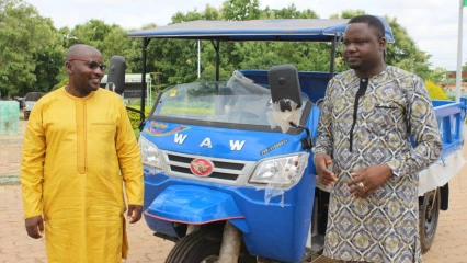 POUR L&rsquo;ASSAINISSEMENT DE LA COMMUNE DE BANIKOARA : La mairie dote la structure de pré-collecte d&rsquo;ordures de matériels