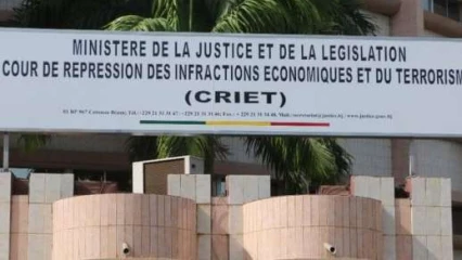 BÉNIN/POUR UNE AFFAIRE DE CYBERCRIMINALITÉ : Un avocat poursuivi, 5 ans de prison requis contre  2 commissaires