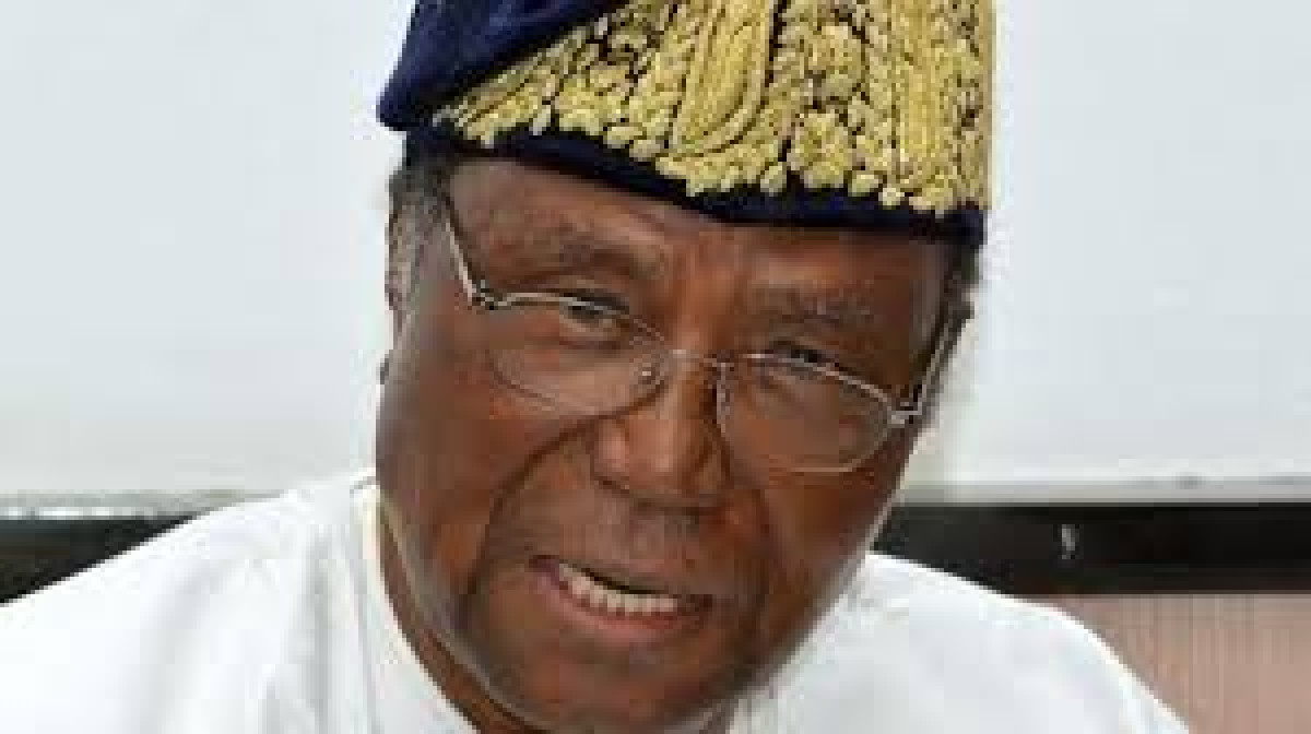 POLÉMIQUE ENTRE RESPONSABLES INFLUENTS DE LA RÉSISTANCE DU RÉGIME ACTUEL :  Nicéphore Dieudonné Soglo en parle