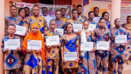 FORMATION EN CADRAGE-MONTAGE ET INFOGRAPHIE-PHOTOGRAPHIE : Ducoin infos libère 17 étudiants   . Samou Adambi parrain de l&rsquo;initiative 