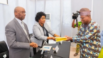 FINANCEMENT DES PARTIS POLITIQUES AU BENIN : L’Up, le Br et la Fcbe se partagent  1,5 milliard de F cfa • Pari gagné pour la Céna de Sacca Lafia