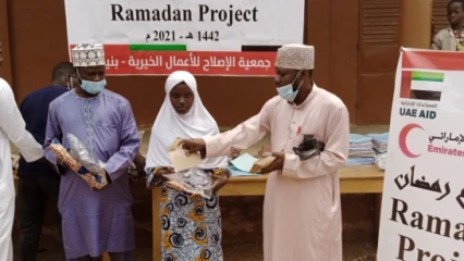 PARAKOU RAMADAN 2021/GRÂCE AU SOUTIEN DES EMIRATES RED CRESCENT : L&rsquo;Ong Al-Islaah fait don de vêtements aux personnes démunies