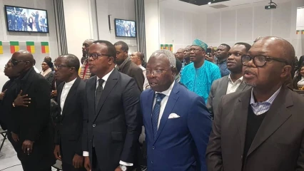 POUR MIEUX CONTRER TALON DANS SES RÉFORMES,  La Résistance se recharge les batteries à Paris