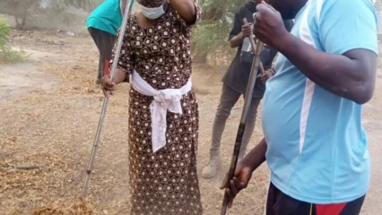 JOURNÉE MENSUELLE DE SALUBRITE A KANDI : Le maire Zinatou Osséini engagée pour l’assainissement de sa commune