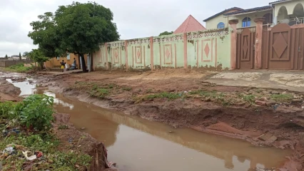 ASPHALTAGE À PARAKOU : Les travaux de l&rsquo;entreprise Sinohydro montrent déjà leurs limites