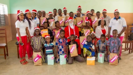 NOËL EN FAMILLE A PARAKOU : L&rsquo;Ong Fjad fête avec les enfants handicapés