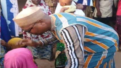 Banikoara/soldat tombé au front lors de l’attaque au point triple: le ministre conseiller Sacca Kina au chevet de la famille éplorée 