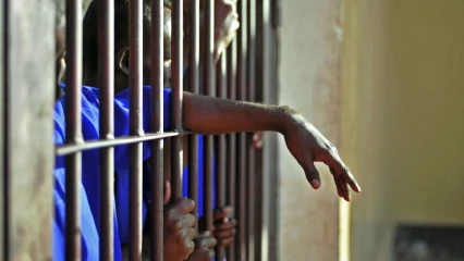 POUR COMPLICITÉ D&rsquo;ESCROQUERIE AVEC DES CYBERCRIMINELS : Cinq policiers derrière les barreaux