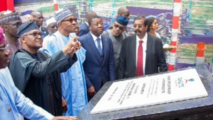 NIGÉRIA : Le milliardaire Dangoté inaugure la plus grande raffinerie de produits pétroliers d&rsquo;Afrique  . L&rsquo;absence remarquable de Patrice Talon à l&rsquo;inauguration