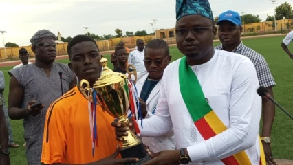 TOURNOI DE L&rsquo;INDÉPENDANCE À BANIKOARA : Sounon Yico Fc remporte la coupe  . Le conseil communal détecte des jeunes talents footballistiques