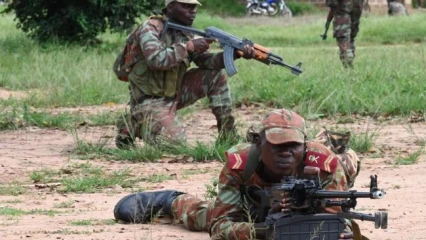 APRÈS L&rsquo;ATTAQUE D&rsquo;UN POSTE DOUANIER À MALANVILLE : L&rsquo;armée béninoise réagit et neutralise un présumé terroriste  . Deux armes dont celle appartenant au soldat décédé, récupérées