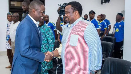 HANDBALL/DE RETOUR DU CHAMPIONNAT D’AFRIQUE DES CLUBS CHAMPIONS AU MAROC  : Le ministre des sports honore Adjidja Hbc et Flowers Cnss  . Le travail du Président Sidikou Karimou récompensé 