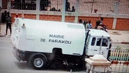 ENTRETIEN DES RUES ASPHALTÉES A PARAKOU : Toko donne plus d&rsquo;arguments à Talon pour une seconde phase . Une balayeuse acquise pour le nettoyage des voies