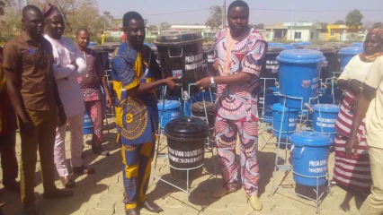 DON DE 229 DISPOSITIFS DE LAVAGE DES MAINS A BANIKOARA : Tamou Bio Sarako soucieux de la santé de ses populations