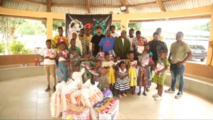 ORPHELINAT SAINTE THÉRÈSE DE L&rsquo;ENFANT JÉSUS À TCHATCHOU : Zimé Yérima et le Rjepp font don de kits scolaires et alimentaires