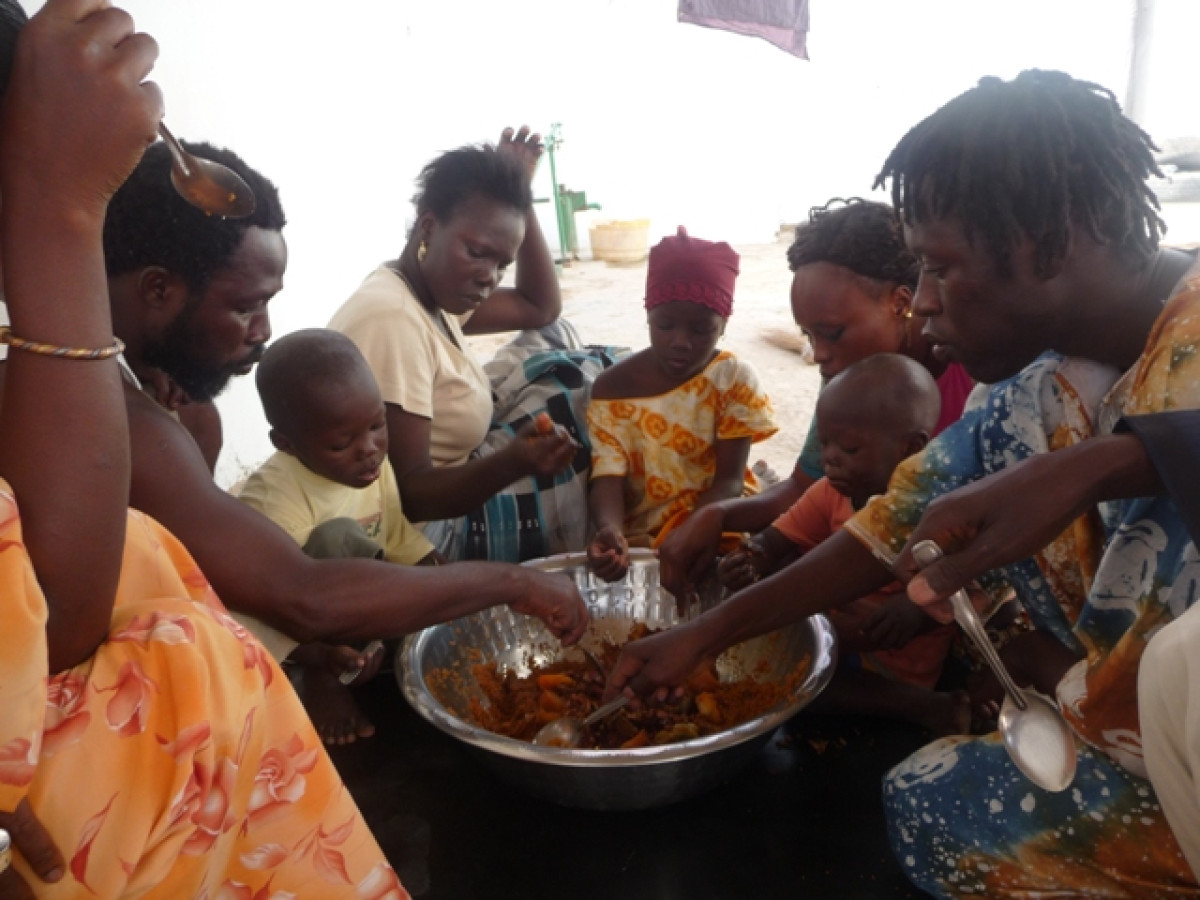 CHRONIQUE DES US ET COUTUMES :  Les cuillères déchirent les cœurs dans les familles africaines