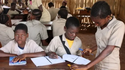 Renvoie ou non d&rsquo;un élève en cas de non paiement de la contribution scolaire: ce qu&rsquo;en disent les textes 