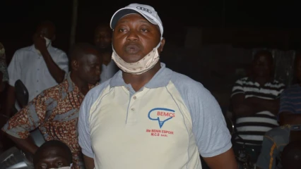 POUR LIMITER LA PROPAGATION DU COVID-19 À PARAKOU : Mama Orou Sanwé offre des cache-nez dans le premier arrondissement