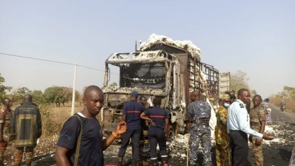 NIKKI : Un camion chargé de coton a pris feu