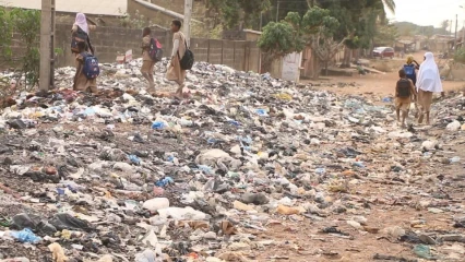 Á l&rsquo;epp zongo 2 de parakou: un dépotoir sauvage d&rsquo;ordures défie autorités, enseignants et parents d&rsquo;élèves