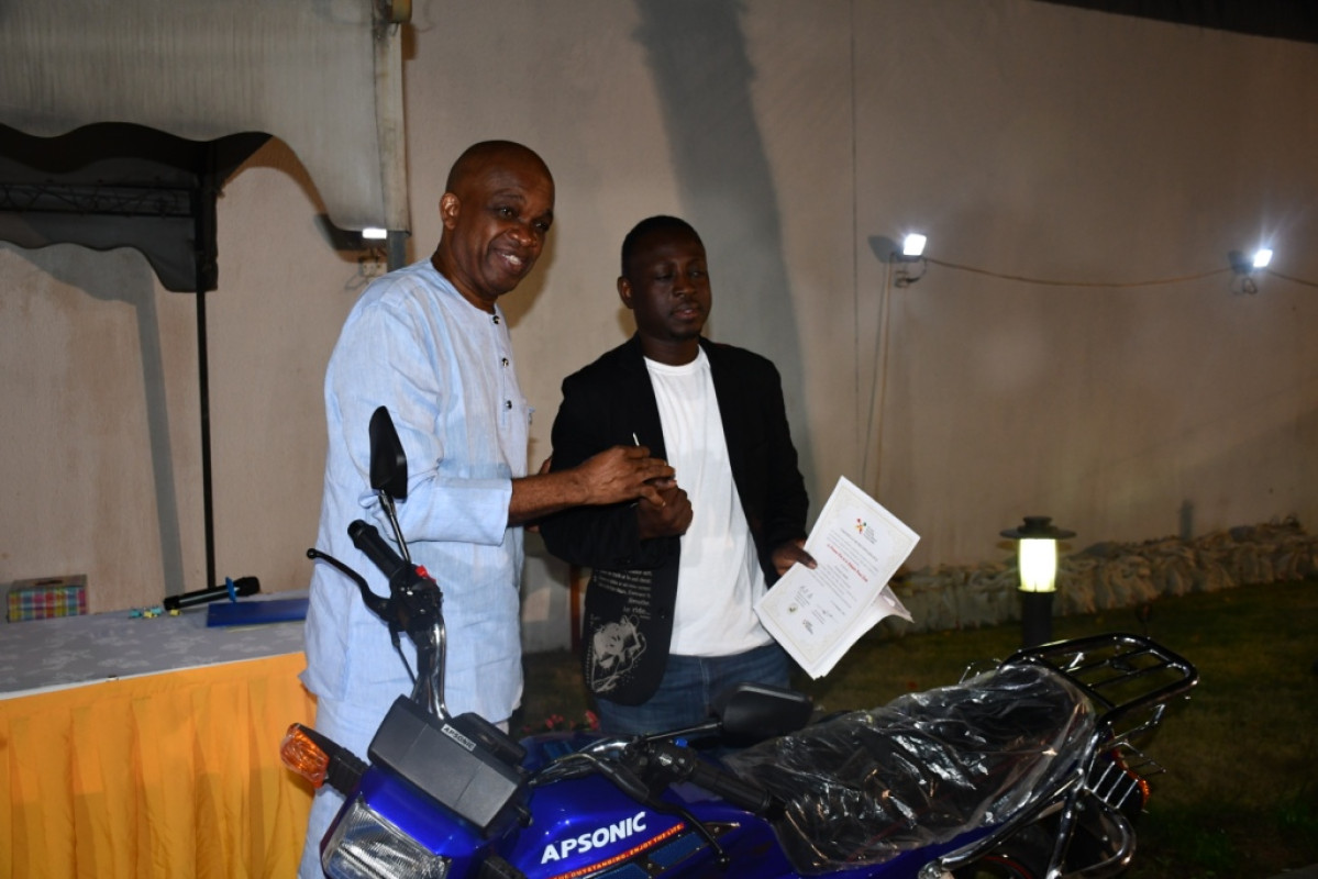 CONCOURS DE PRODUCTION MÉDIATIQUE SUR LES 50 ANS DE LA DIPLOMATIE ENTRE LE BÉNIN ET LA CHINE : Edouard Adodé remporte le premier prix catégorie presse écrite