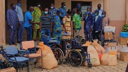 DON D&rsquo;ÉQUIPEMENTS MÉDICAUX À LA ZONE SANITAIRE DE TCHAOUROU : L&rsquo;Ong Afric Métamorphose soucieuse du bien-être des personnes vulnérables