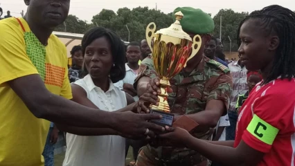 TOURNOI INTERNATIONAL DE FOOTBALL FÉMININ DU BENIN : Les Étincelles du Faso sacrées équipe championne     . « Je suis satisfaite parce que mon objectif est atteint.», dixit Rafiatou Sitou