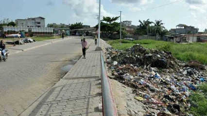 JET DES SACHETS PAR-DESSUS BORD DES VEHICULES : Un acte puni par loi au Bénin