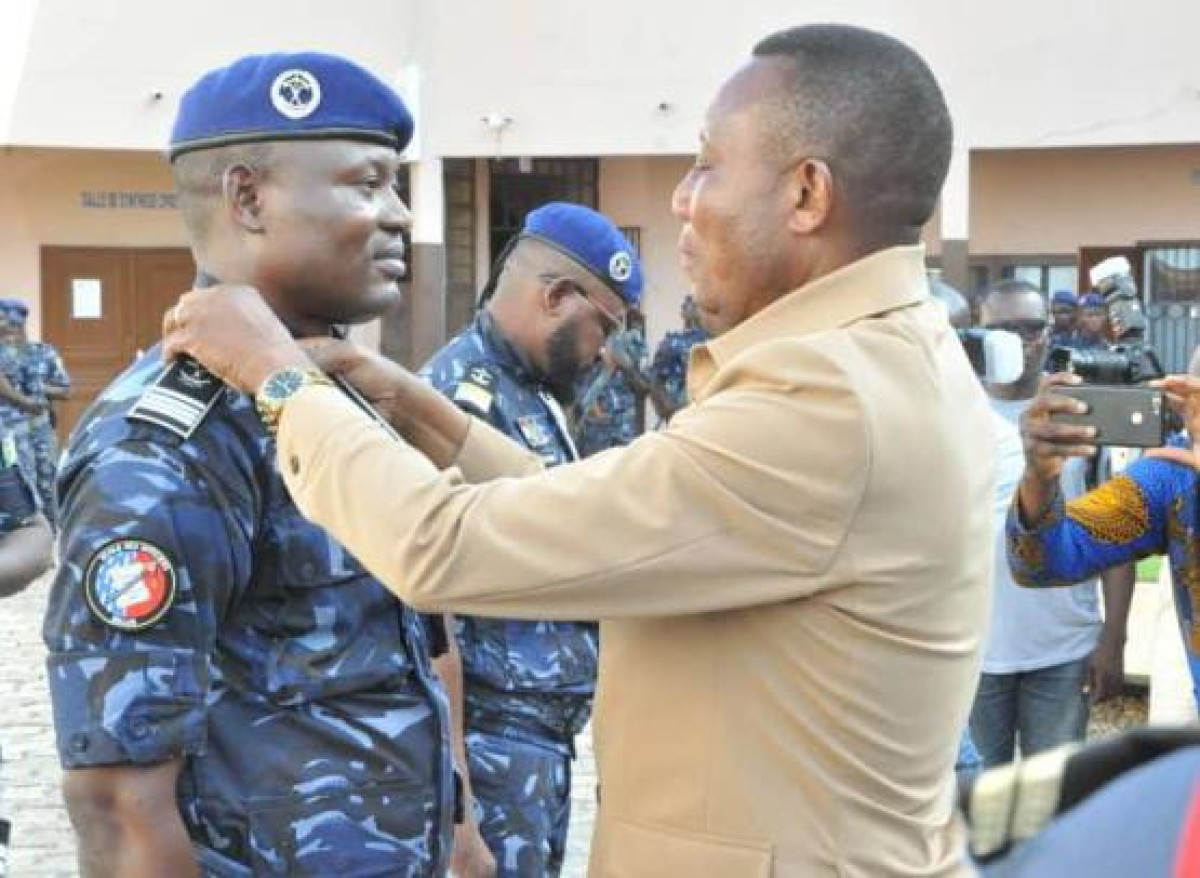 POLICE RÉPUBLICAINE AU BÉNIN : Léopold Egblekadja reçoit son galon de Commissaire Principal