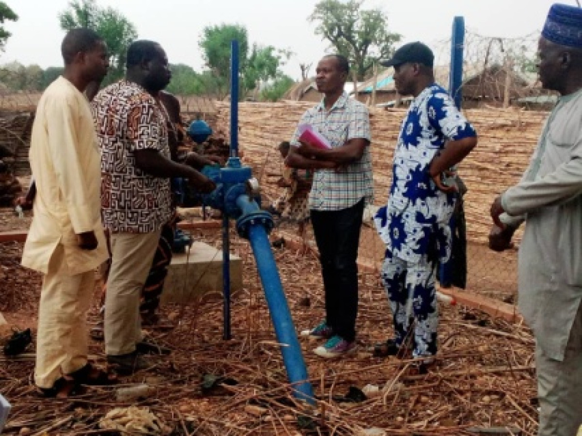 GOGOUNOU/ RÉHABILITATION D’UNE ADDUCTION D’EAU VILLAGEOISE : Le S.e Éric Mongbo remet le site à l’entreprise
