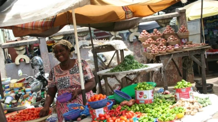 VOULANT CONCRÉTISER SA PROMESSE DU « HAUTEMENT SOCIAL » : Le gouvernement livre les commerçants à la vindicte populaire . Attention!! Oublions la faim et raisonnons