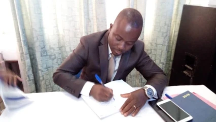 NAISSANCE D&rsquo;UN GRAND OUVRAGE DANS LE MONDE DE LA JUSTICE : La plume de Valentin Kpako pond un puissant instrument du droit commercial