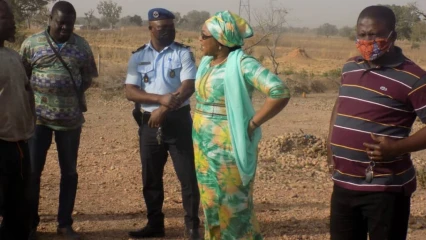 EXPLOITATION ILLÉGALE DES CARRIÈRES DE SABLE ET GRAVIER A KANDI : Le maire Zinatou Alazi Osséini en guerre contre le phénomène