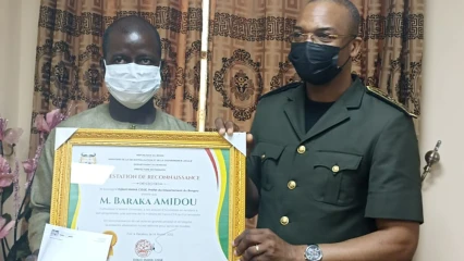 EXCLUSIVITÉ :  Le jeune ramasseur de 14 millions décoré par le Préfet Cissé