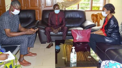 PARTENARIAT ENTRE CARE INTERNATIONAL BÉNIN ET LA COMMUNE DE BEMBÉRÉKÉ : Joyce Sepenoo reçue par le maire Garba