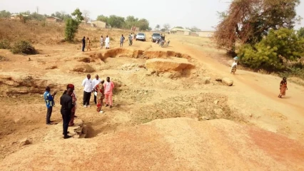 ENTRETIEN DES PISTES RURALES A NIKKI : Le maire Roland Lafia remet les sites à l&rsquo;entreprise Ceri-Services