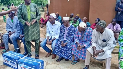 Kalalé/Centre de santé de Kidaroukpérou: l'Ong Fejeb fait don de batteries solaires