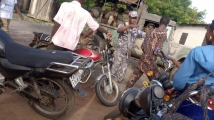 TCHAOUROU/AFFRONTEMENT ENTRE AGRICULTEURS ET ÉLEVEURS A TEKPAROU :  Deux morts, des cases saccagées et bêtes tuées  . Le commissariat de Tchatchou envahi par les agriculteurs