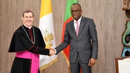Nommé nonce apostolique du bénin: Mgr Rubén Dario Ruiz Mainardi reçu par Olushegun Adjadi Bakari