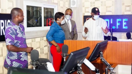 TOURNEE DU MINISTRE DE LA COMMUNICATION ET DE LA POSTE : Alain Orounla dans 7 télévisions privées et publiques