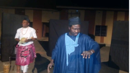 SOIREE DE CONTES AU CLAIR DE LA LUNE A PARAKOU : Patrice Toton a tenu le public en haleine