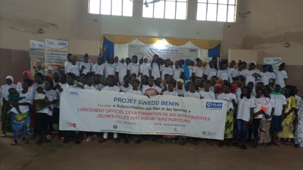 PROJET SWEDD-BÉNIN/AUTONOMISATION DES FEMMES : Plan International Bénin forme 500 jeunes filles descolarisées