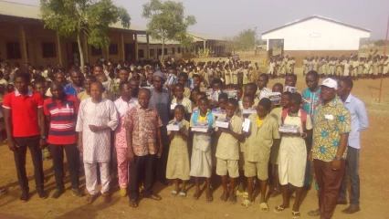 APRÈS LES RÉSULTATS DU 1ER SEMESTRE À BANIKAORA : Bio Sarako Tamou prime les meilleurs élèves des collèges