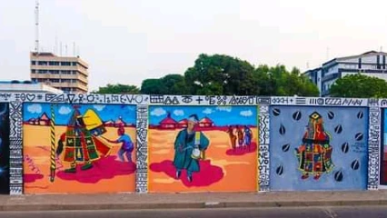 CONTRUCTION DU « MUR DU PATRIMOINE » A COTONOU : Le Bénin dispose désormais le mur graffé le plus long d&rsquo;Afrique