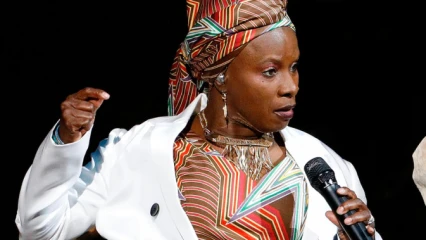 CHRONIQUE DES US ET COUTUMES : Les secrets de la célébrité d’Angélique Kidjo
