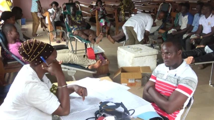 PRESSE ET OEUVRES SOCIALES À PARAKOU : Le groupe de presse Daabaaru fait don de sang pour marquer la Jmlp