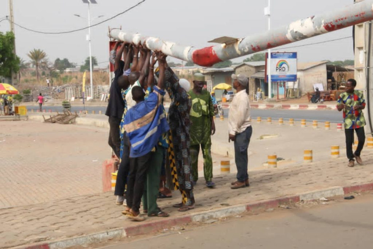 APRÈS NOTRE ALERTE DE L&rsquo;AFFAISSEMENT DU LIMITATEUR DE HAUTEUR DU CARREFOUR DAABAARU : Le dispositif retiré