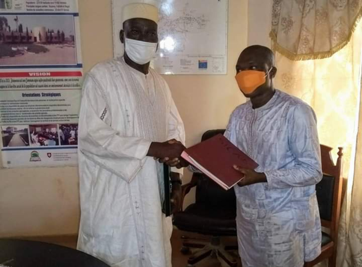 PASSATION DE SERVICE À LA MAIRIE DE TCHAOUROU : Jonathan Awo prend officiellement fonction