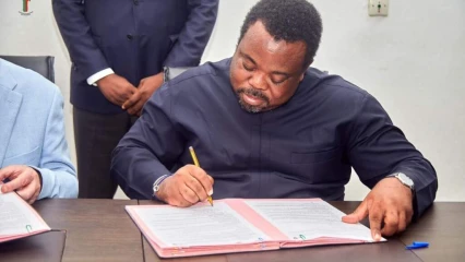 FÉDÉRATION BÉNINOISE DE HANDBALL  : Le Président Sidikou Karimou signe un accord avec le Hbc Nantes  . Bientôt la création d&rsquo;une académie au profit des jeunes